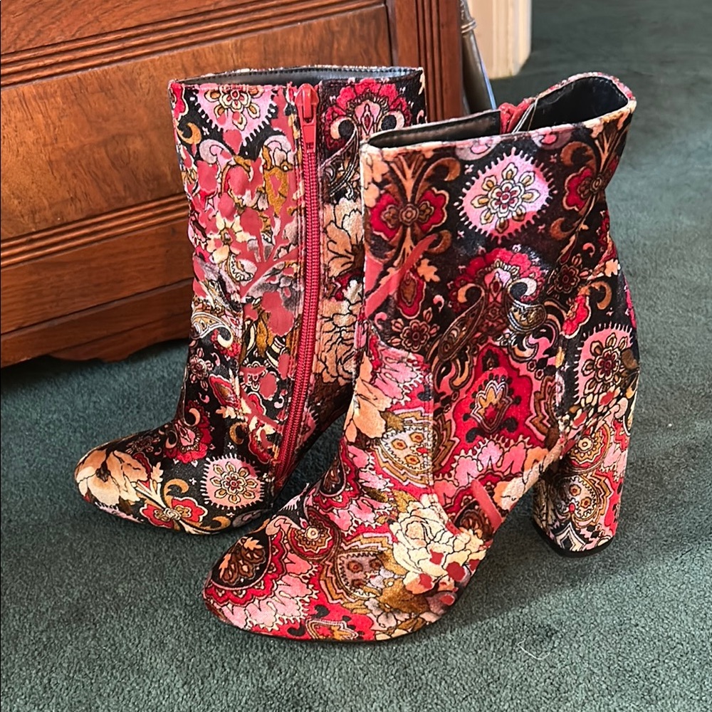 Retro Velvet Floral Ankle Boots So Me